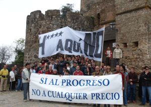 Protesta contra la construcción de la hospedería de lujo en el Castillo de Alburquerque